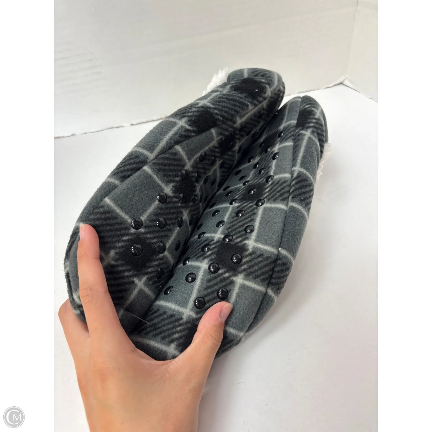 Slippers By Clothes Mentor In Grey, Size: 10