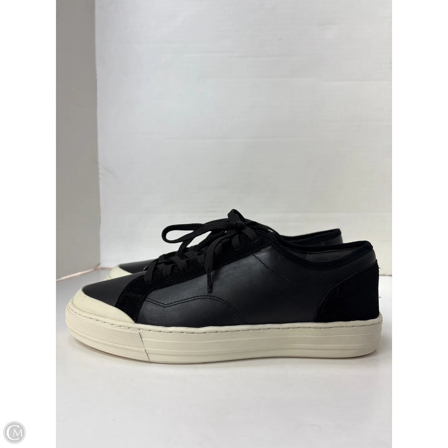 Shoes Flats By Vince In Black, Size: 8