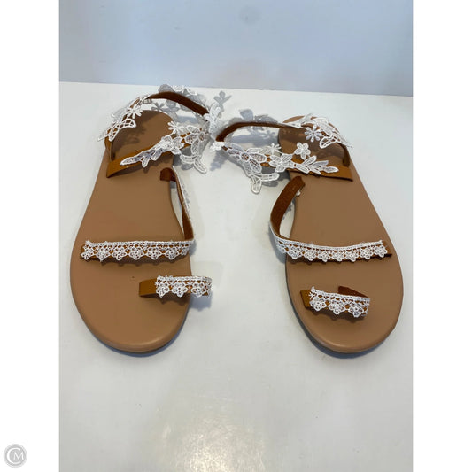 Sandals Flats By Clothes Mentor In White, Size: 11.5