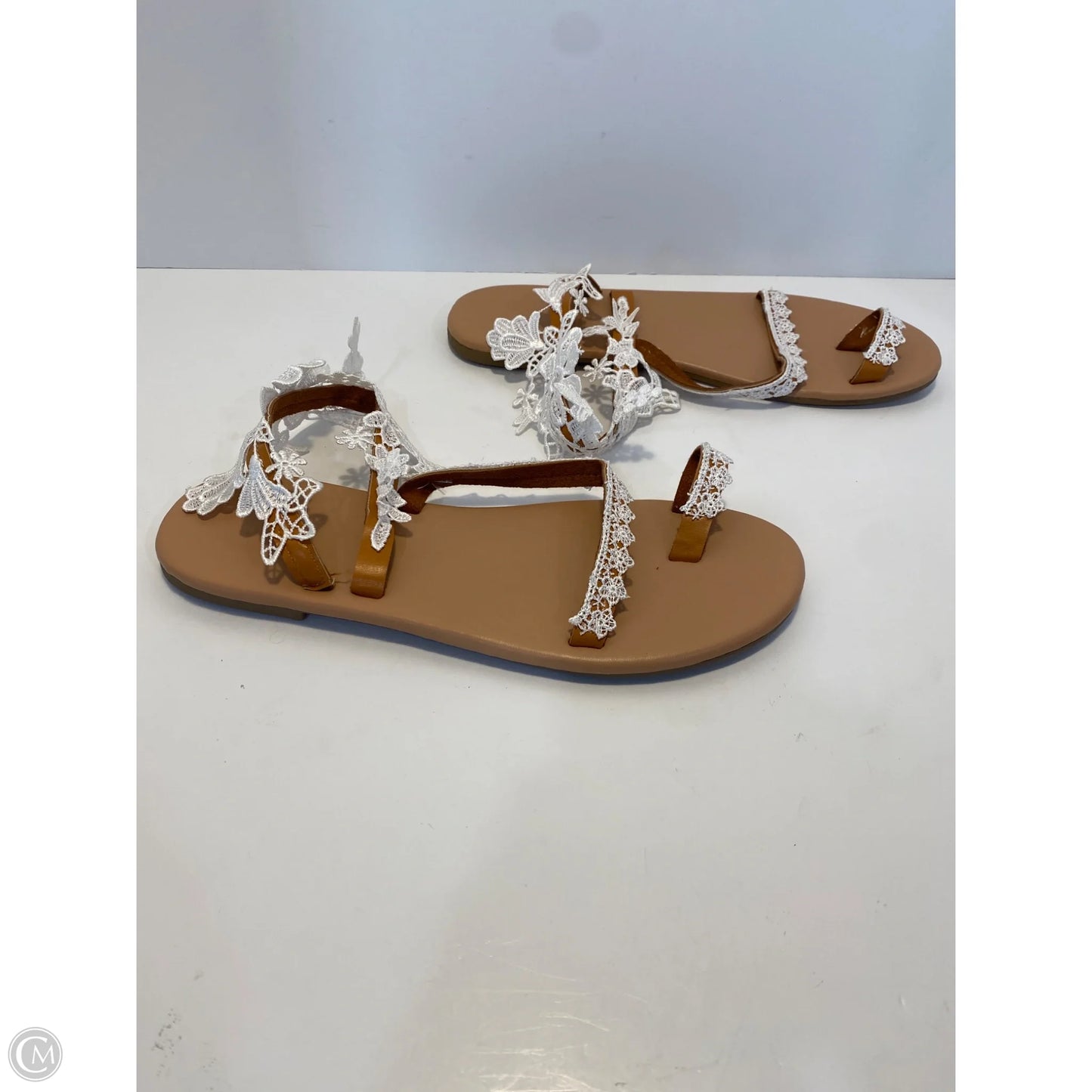 Sandals Flats By Clothes Mentor In White, Size: 11.5