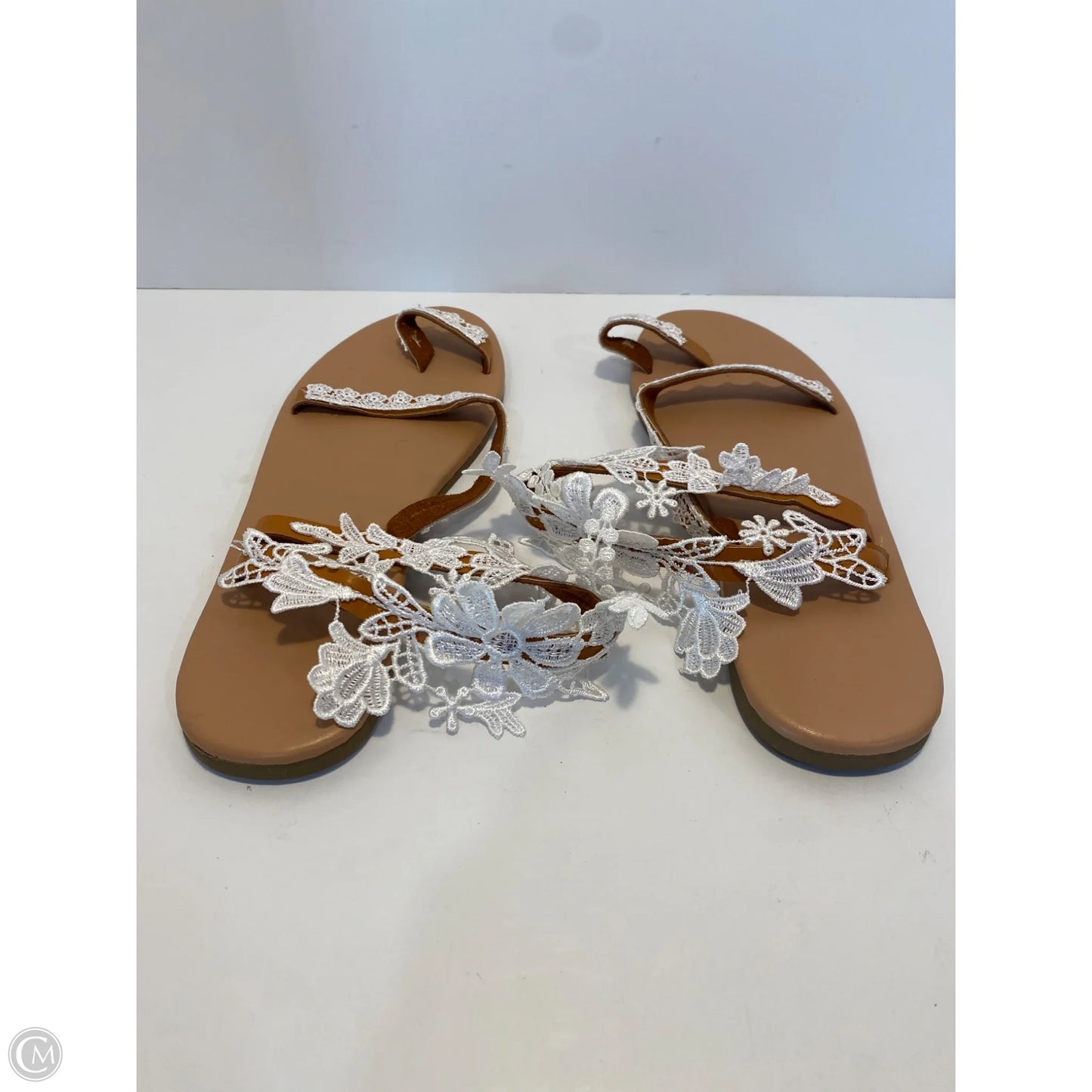 Sandals Flats By Clothes Mentor In White, Size: 11.5