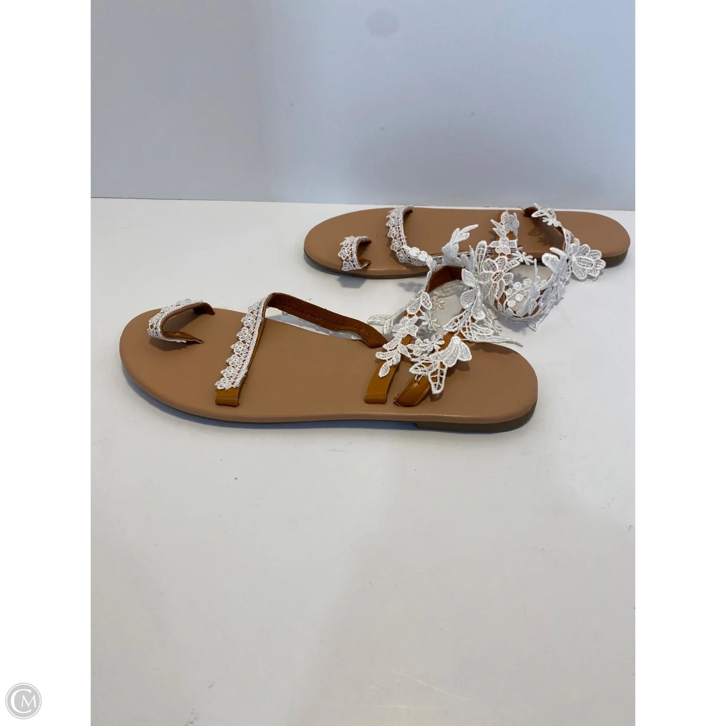 Sandals Flats By Clothes Mentor In White, Size: 11.5