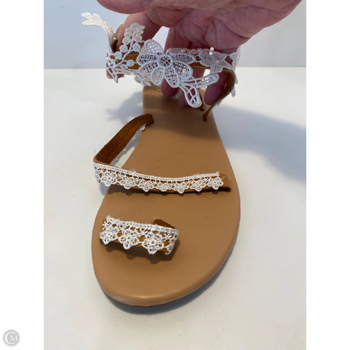 Sandals Flats By Clothes Mentor In White, Size: 11.5