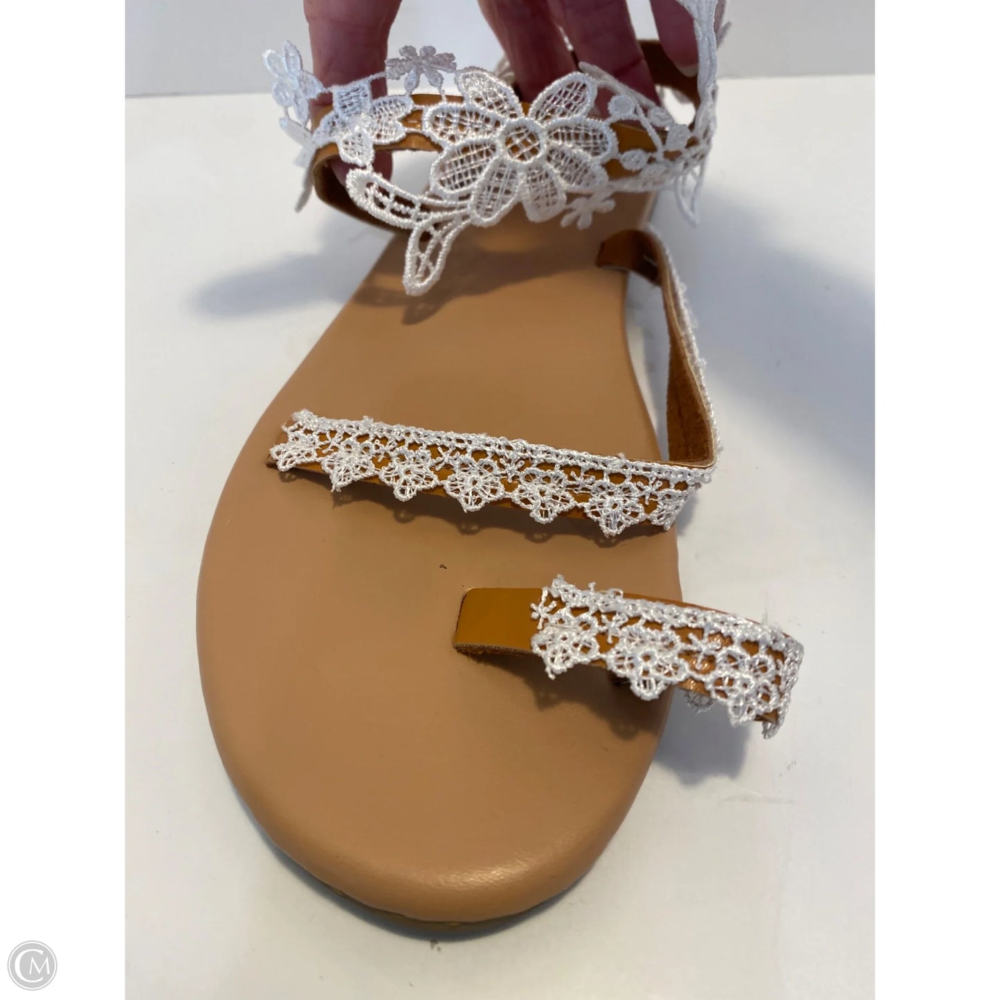 Sandals Flats By Clothes Mentor In White, Size: 11.5