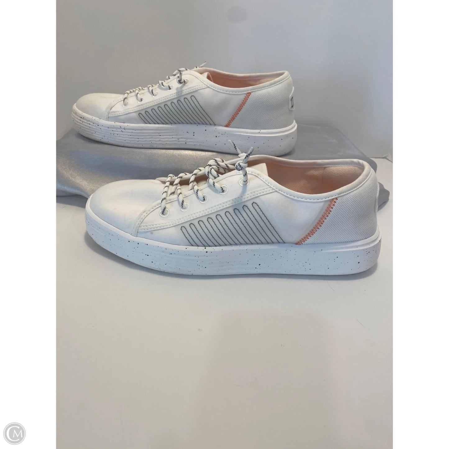 Shoes Sneakers By Hey Dude In White, Size: 10