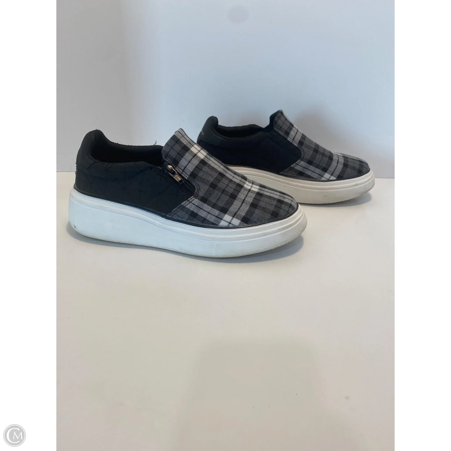 Shoes Flats By Clothes Mentor In Black, Size: 6.5