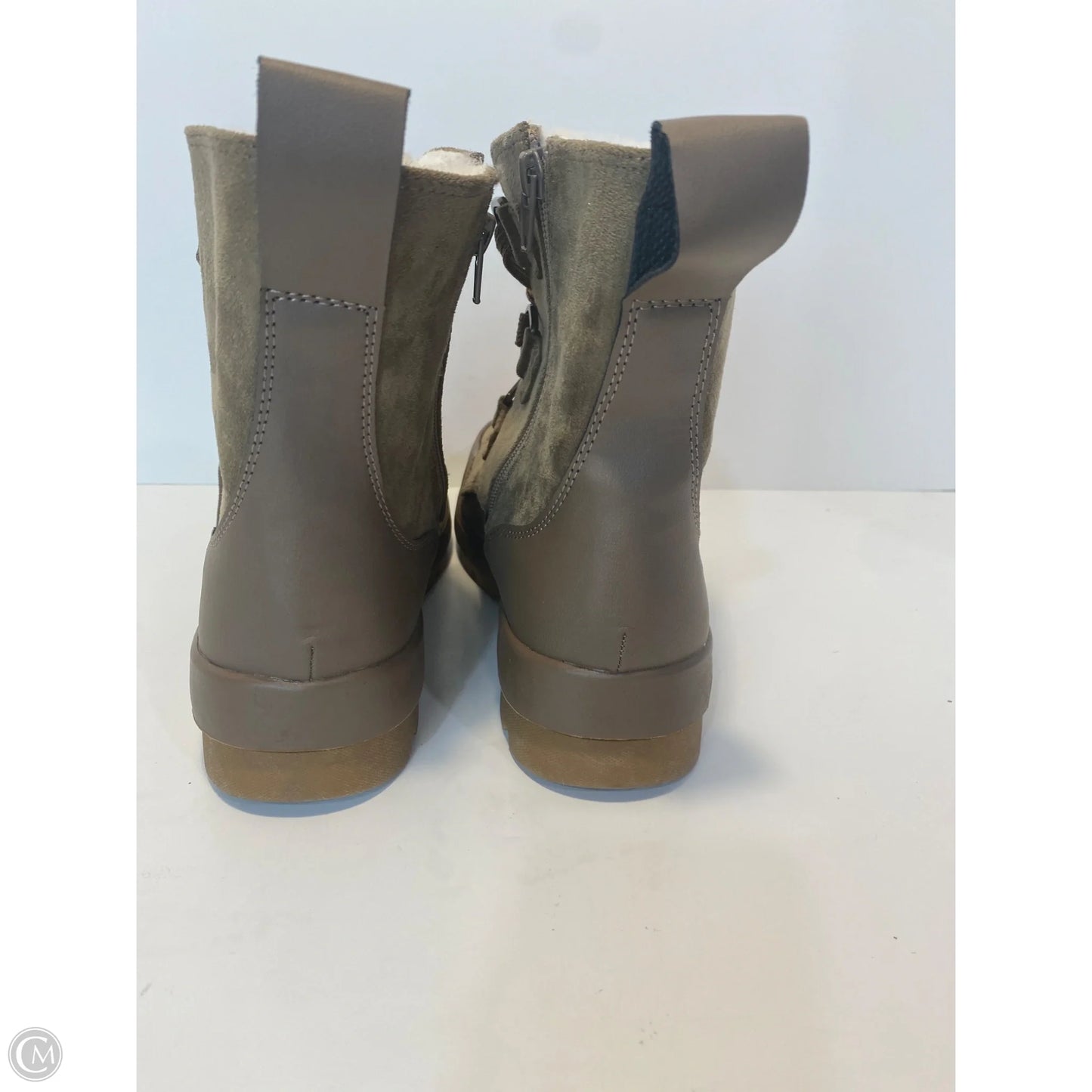 Boots Ankle Flats By Clothes Mentor In Beige, Size: 9.5