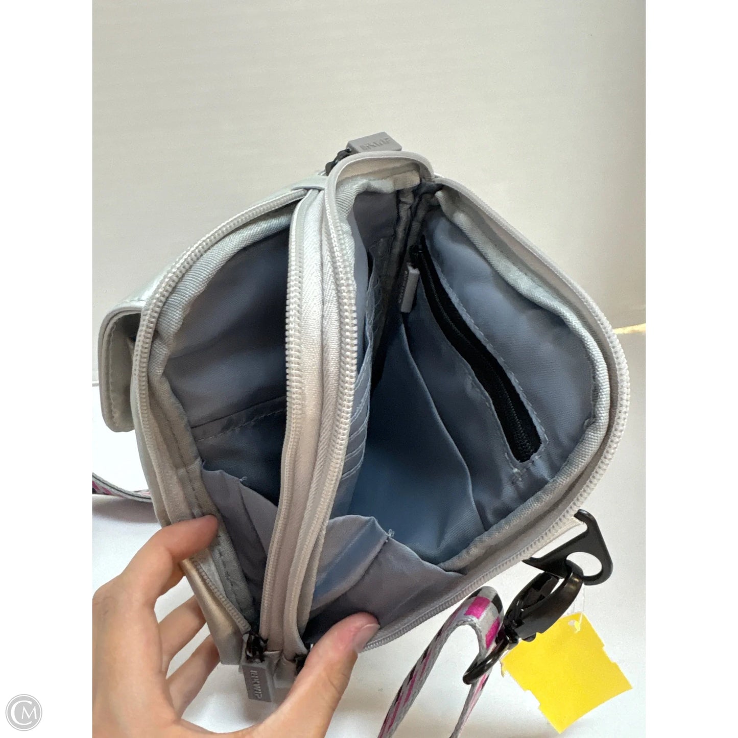 Crossbody By Clothes Mentor, Size: Medium