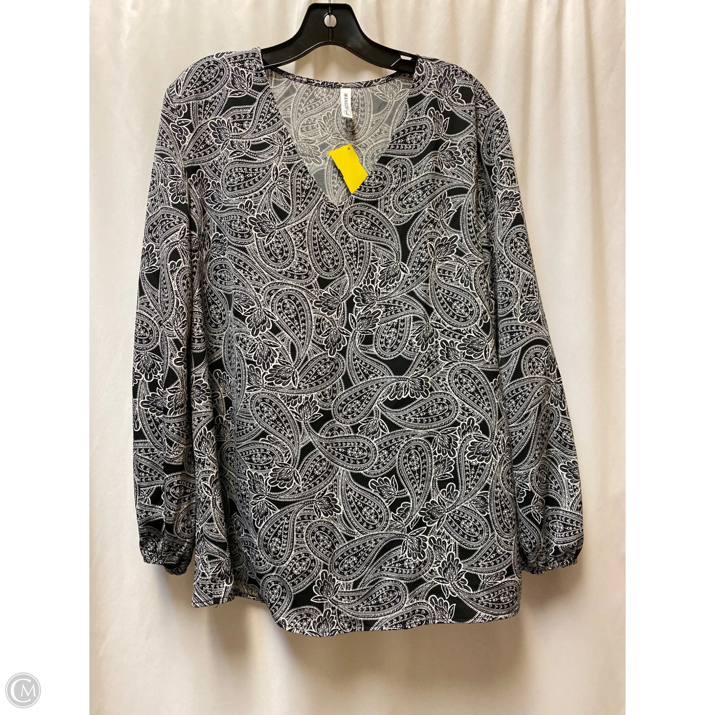 Top Long Sleeve By Clothes Mentor In Black & White, Size: L