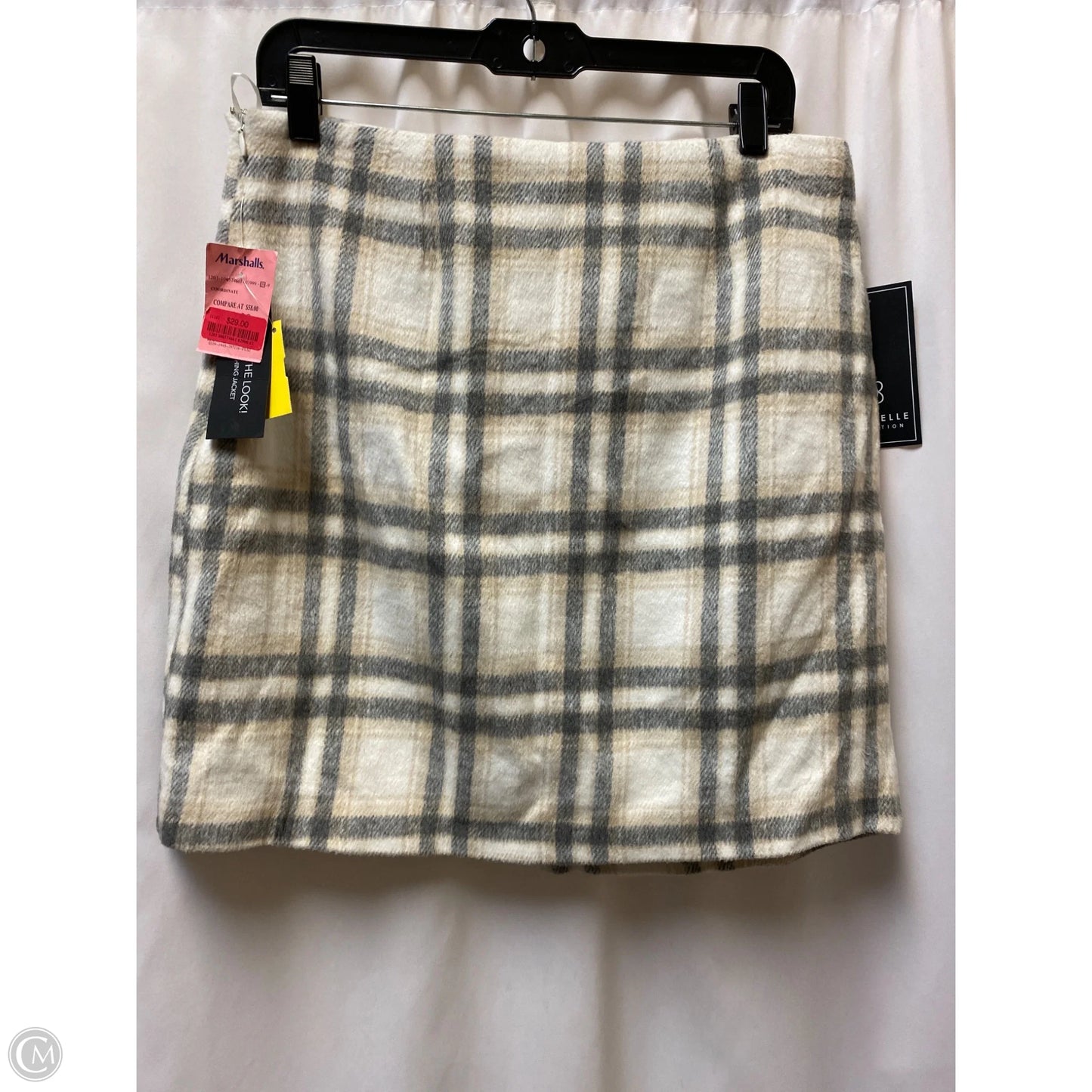 Skirt Mini & Short By Bagatelle In Cream, Size: M