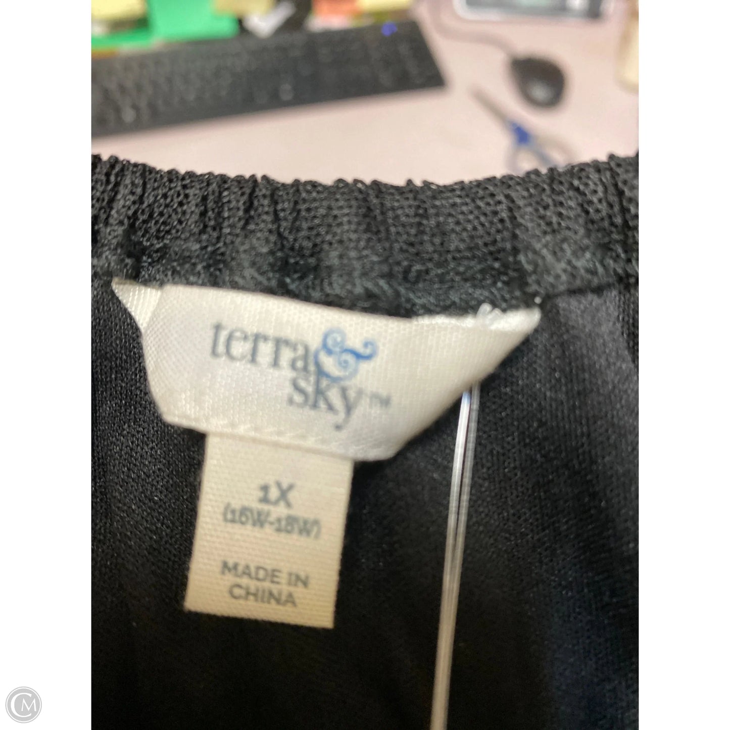 Top Long Sleeve By Terra & Sky In Black, Size: 1x
