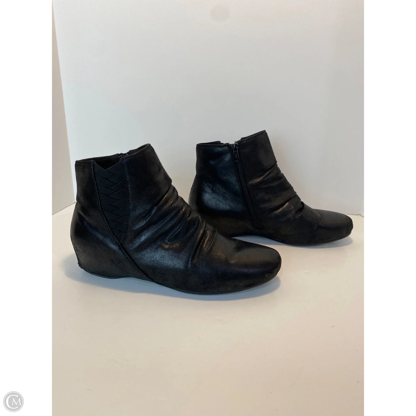 Boots Ankle Flats By Bare Traps In Black, Size: 11