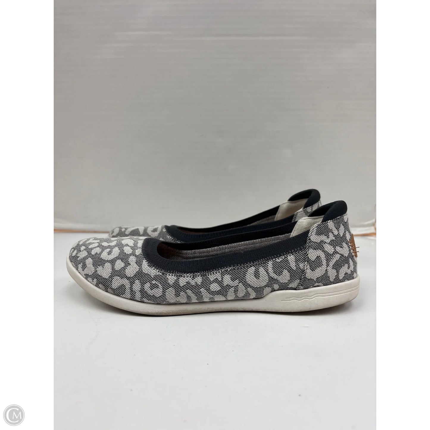 Shoes Flats By Hey Dude In Grey, Size: 8