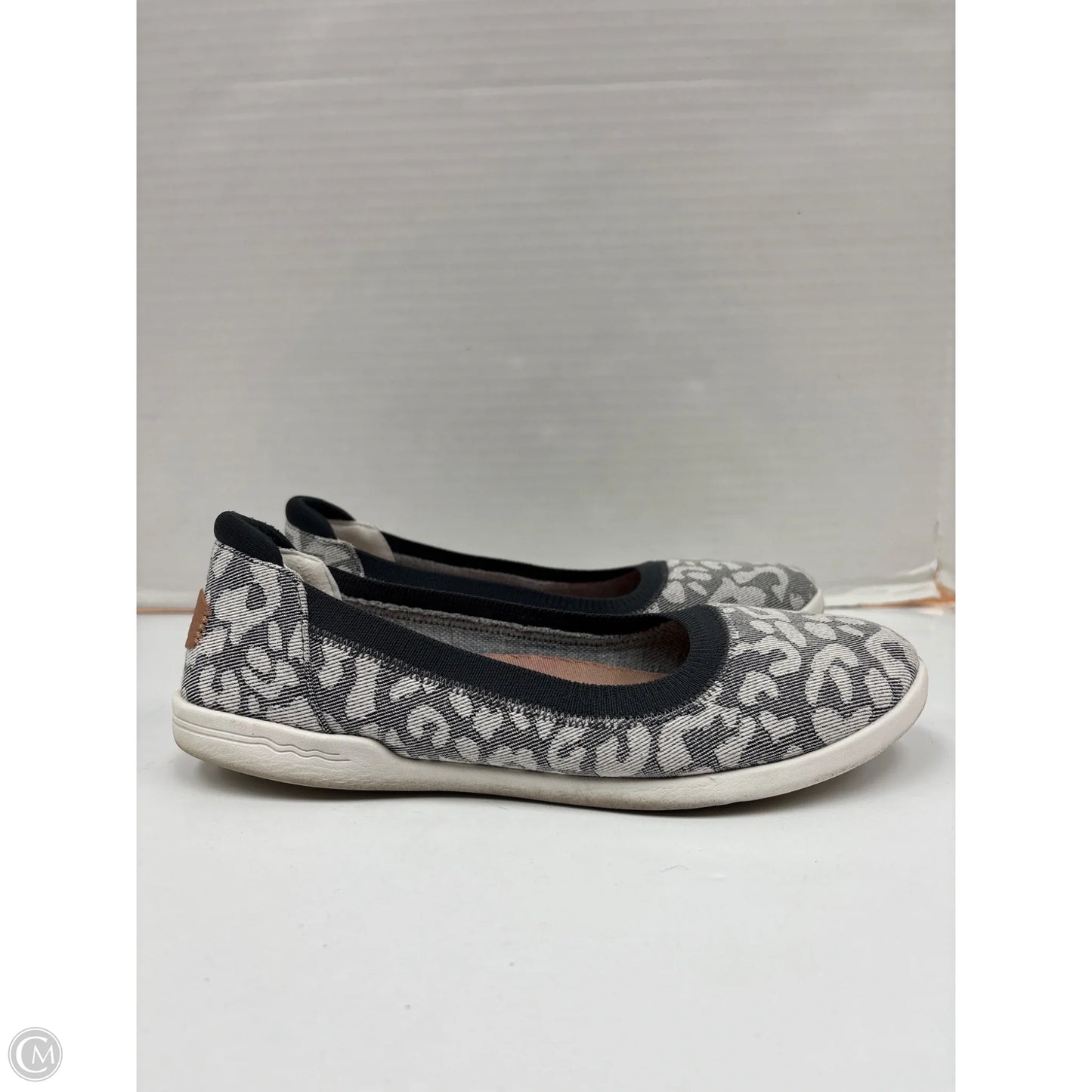 Shoes Flats By Hey Dude In Grey, Size: 8
