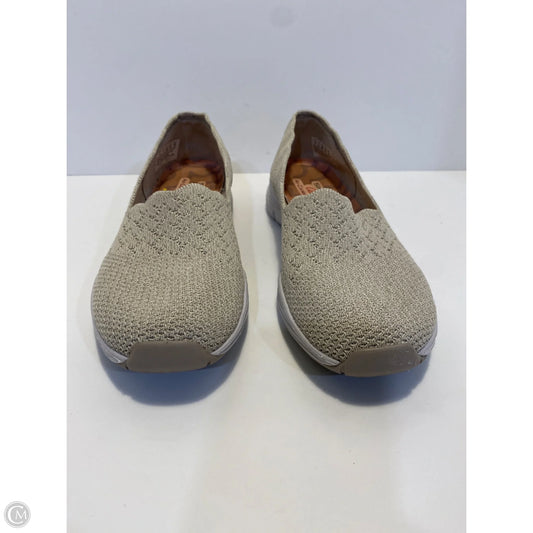 Shoes Flats By Skechers In Tan, Size: 6