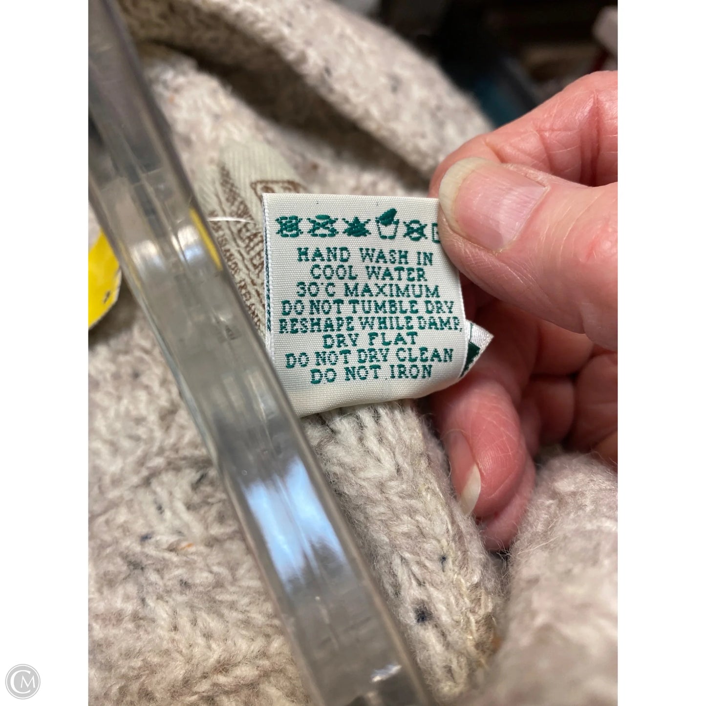 Sweater By Clothes Mentor In Beige, Size: M