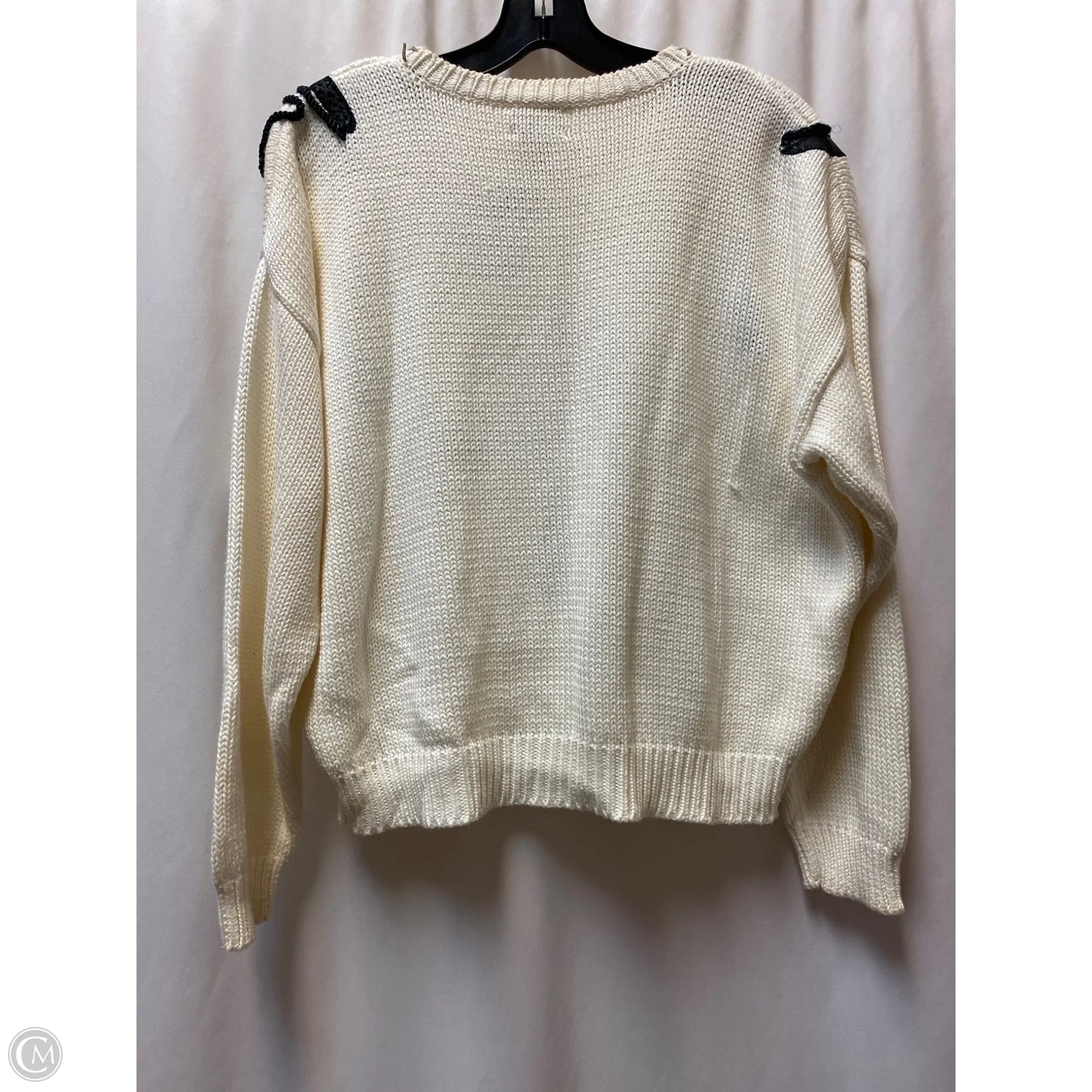 Sweater By Clothes Mentor In White, Size: M