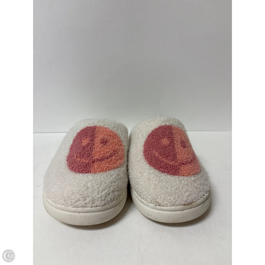 Slippers By Clothes Mentor In White, Size: 8