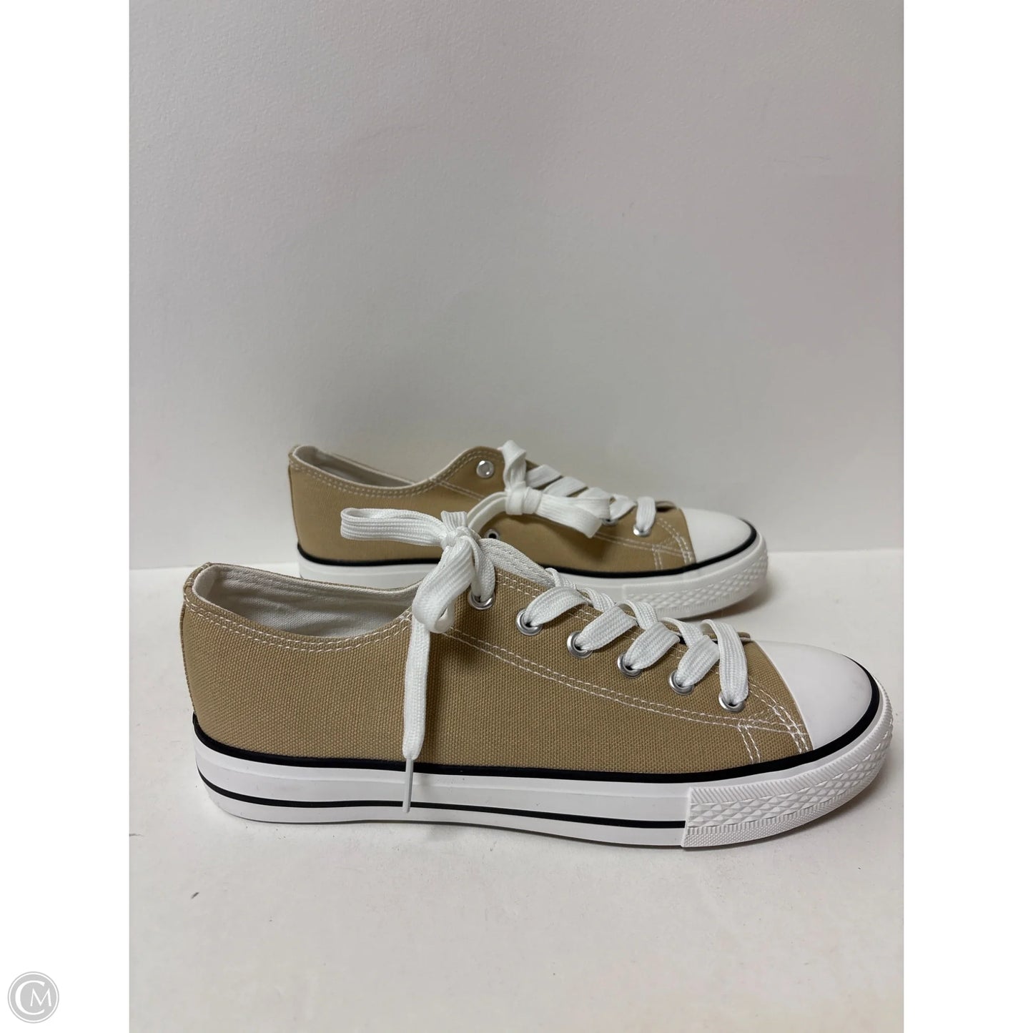 Shoes Sneakers By Clothes Mentor In Tan, Size: 9
