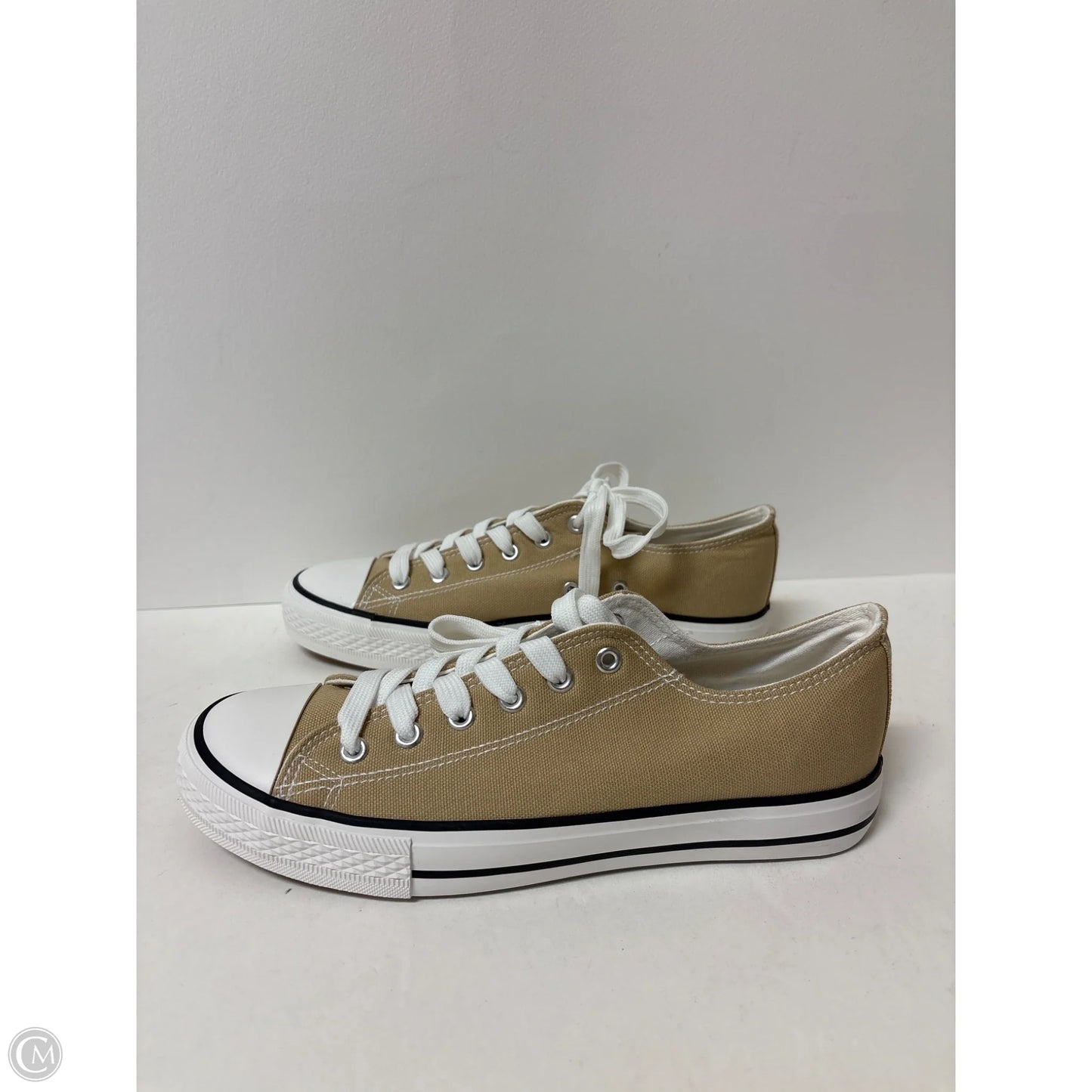 Shoes Sneakers By Clothes Mentor In Tan, Size: 9