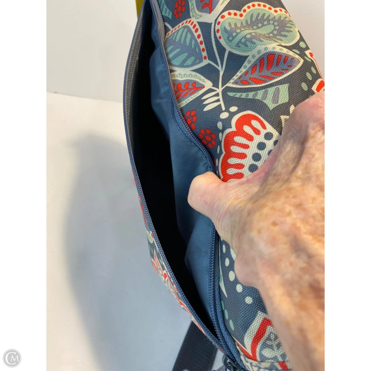 Handbag By Vera Bradley, Size: Large