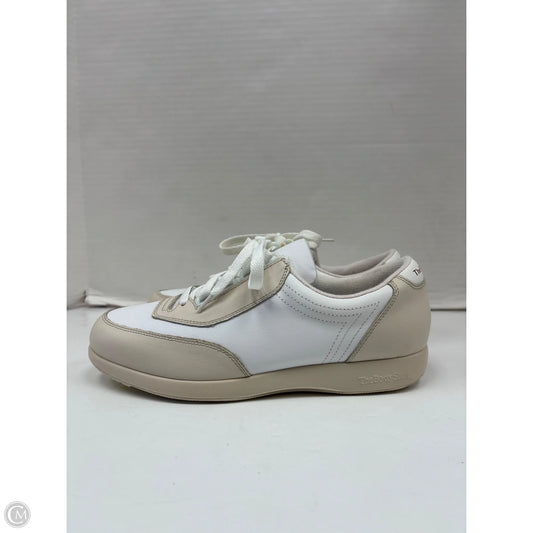 Shoes Athletic By Hush Puppies In White, Size: 8