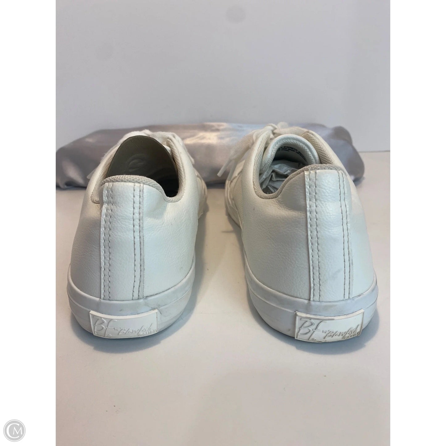 Shoes Flats By Blowfish In White, Size: 10