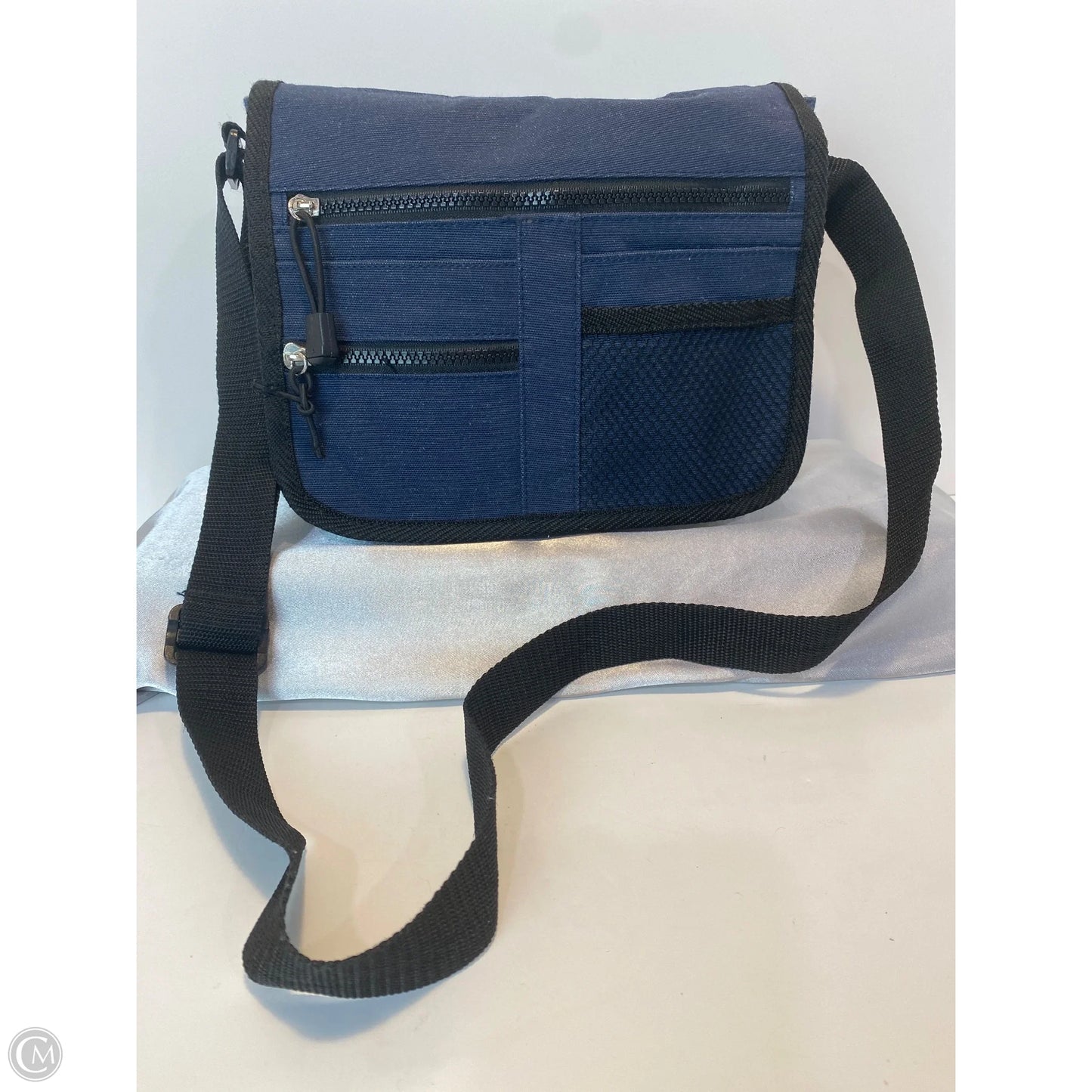 Handbag By Clothes Mentor, Size: Medium