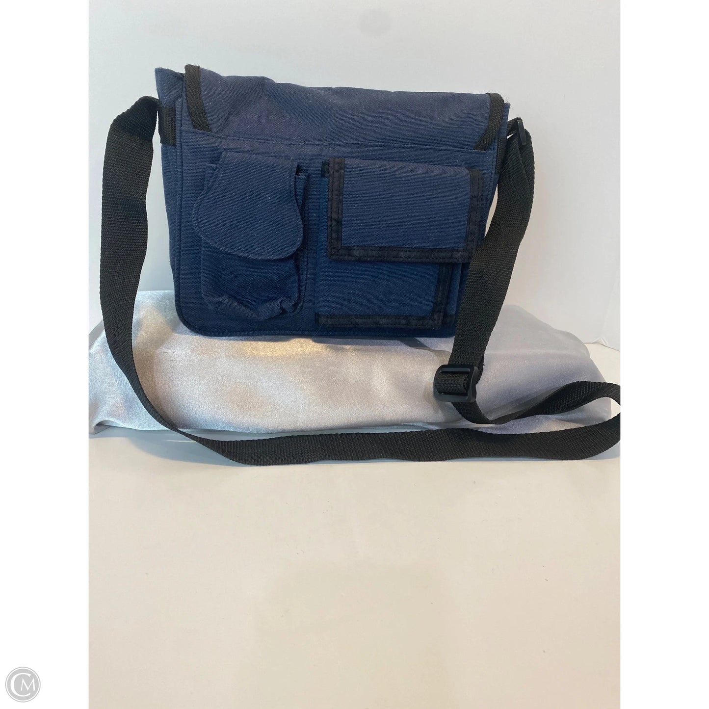 Handbag By Clothes Mentor, Size: Medium