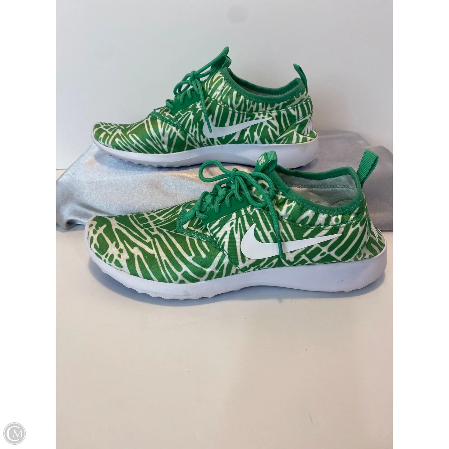 Shoes Athletic By Nike In Green, Size: 9.5