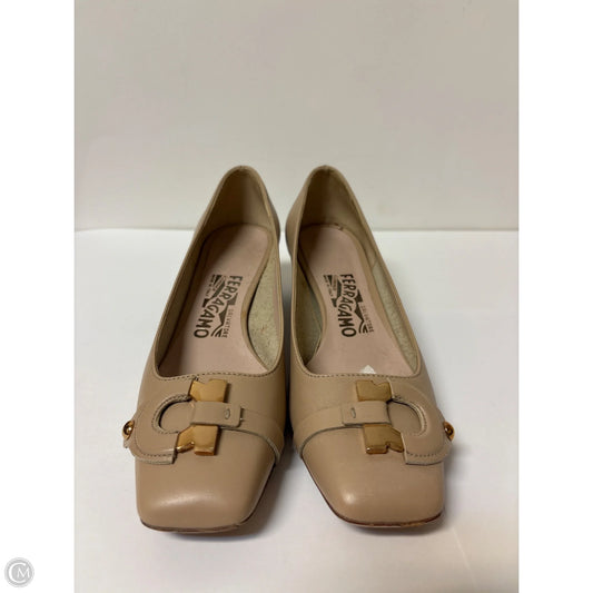 Shoes Luxury Designer By Ferragamo In Beige, Size: 6