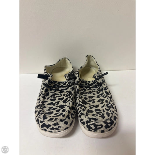 Shoes Flats By Clothes Mentor In Animal Print, Size: 9.5