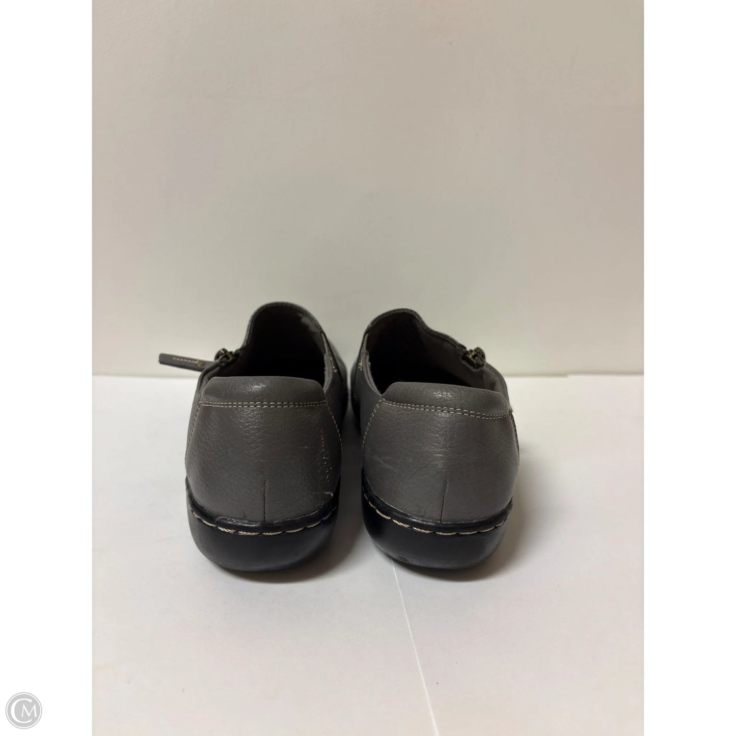 Shoes Flats By Clarks In Grey, Size: 9