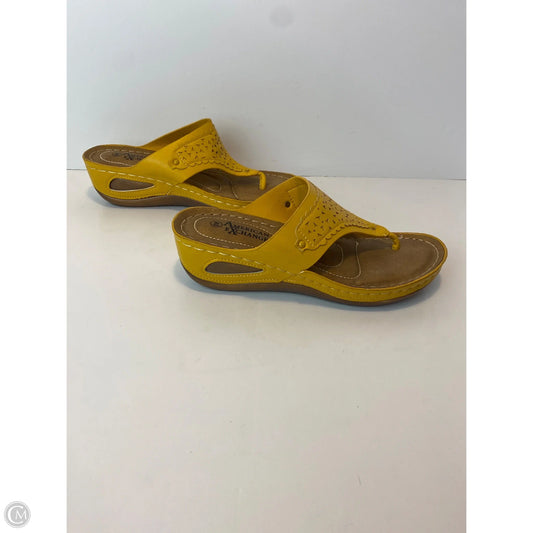 Sandals Flats By Clothes Mentor In Yellow, Size: 8