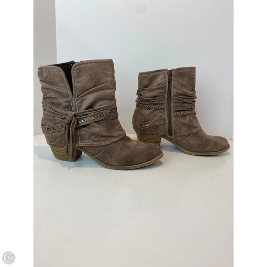 Boots Ankle Heels By Clothes Mentor In Brown, Size: 11