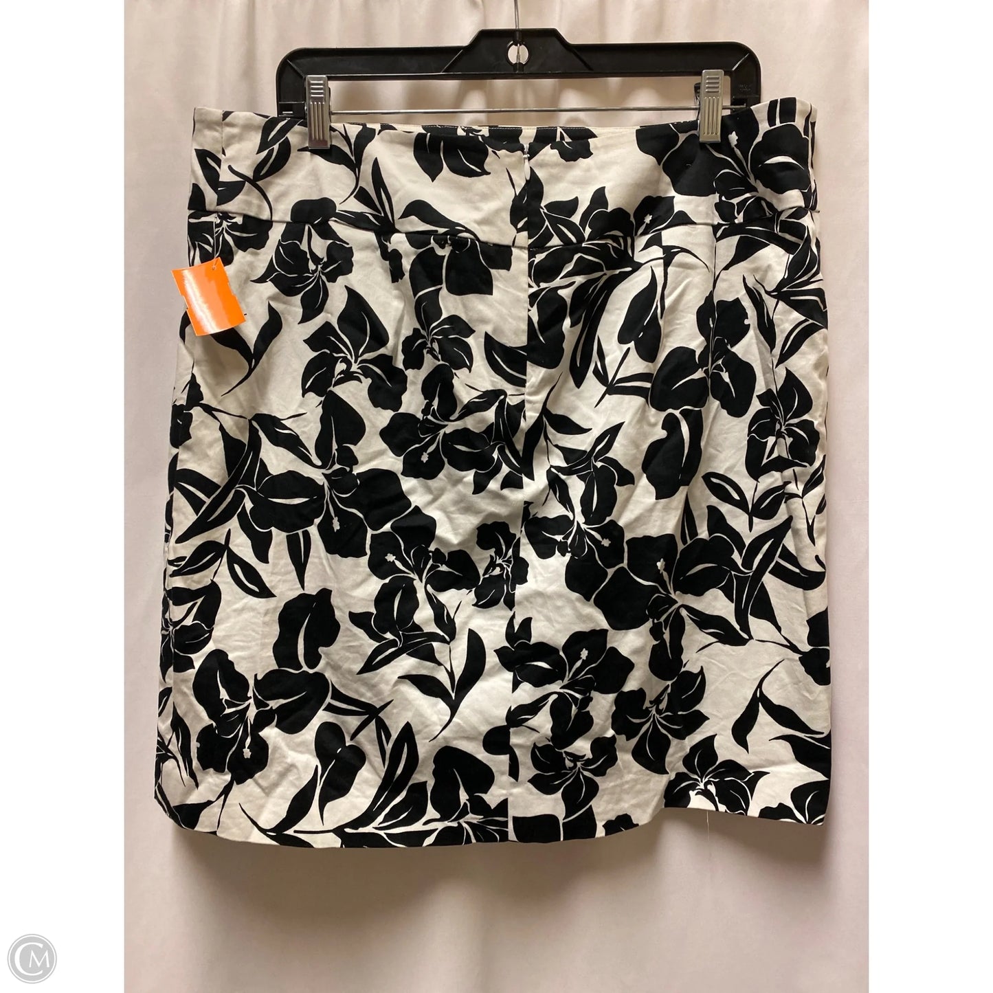 Skirt Mini & Short By Cato In Black & White, Size: 14