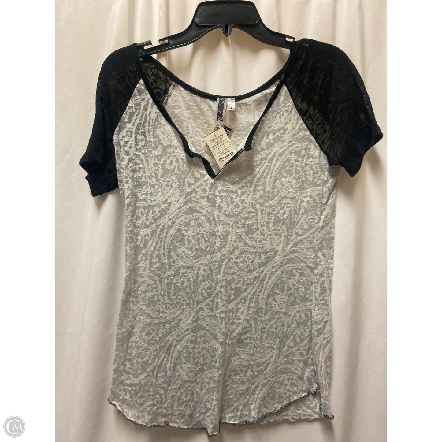 Top Short Sleeve By Bke In Grey, Size: L