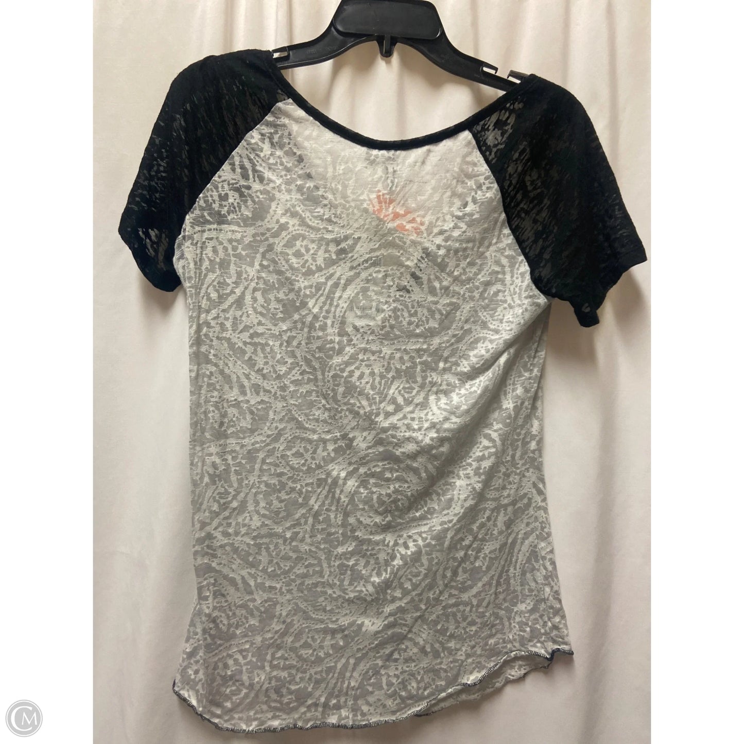 Top Short Sleeve By Bke In Grey, Size: L