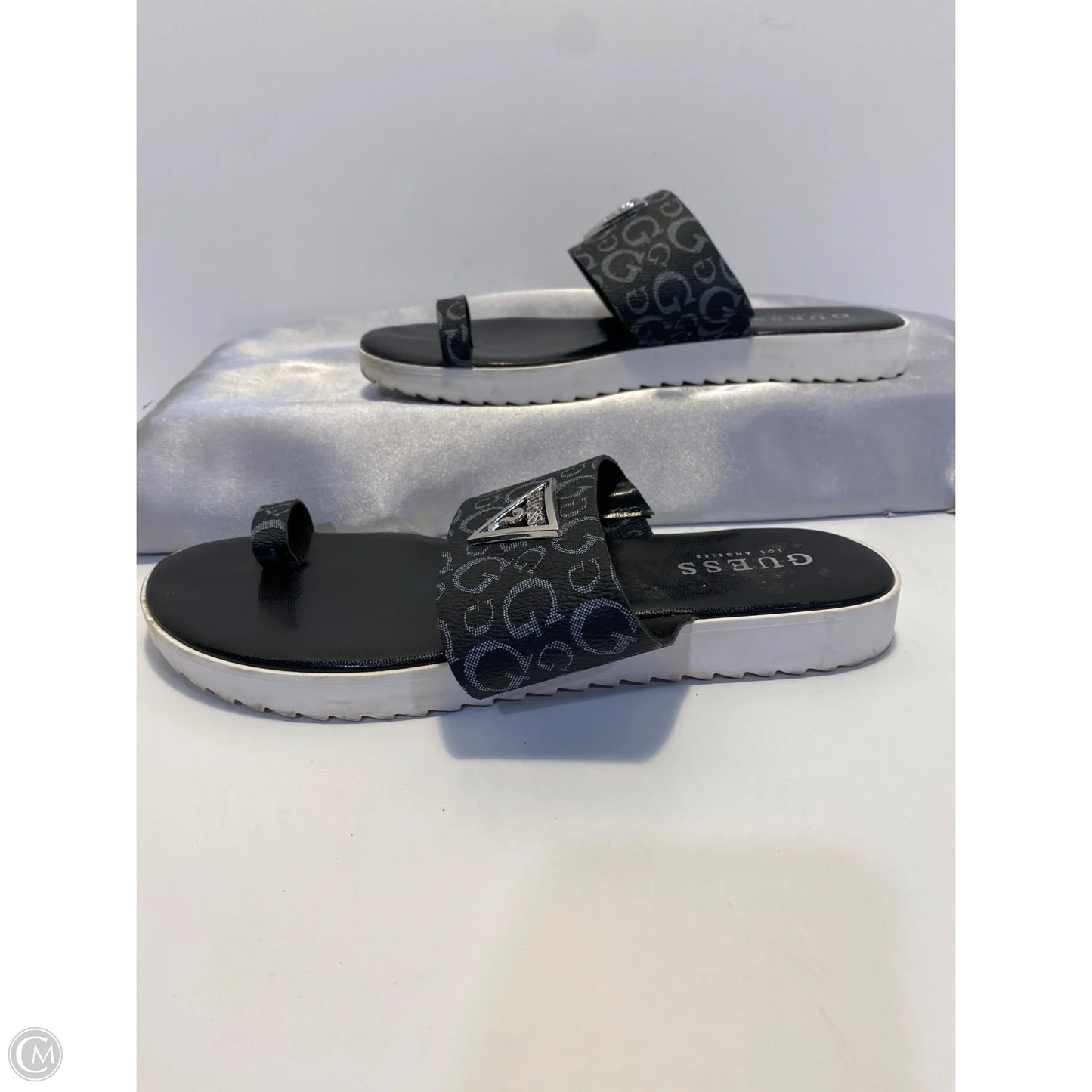 Sandals Flats By Guess In Black, Size: 7