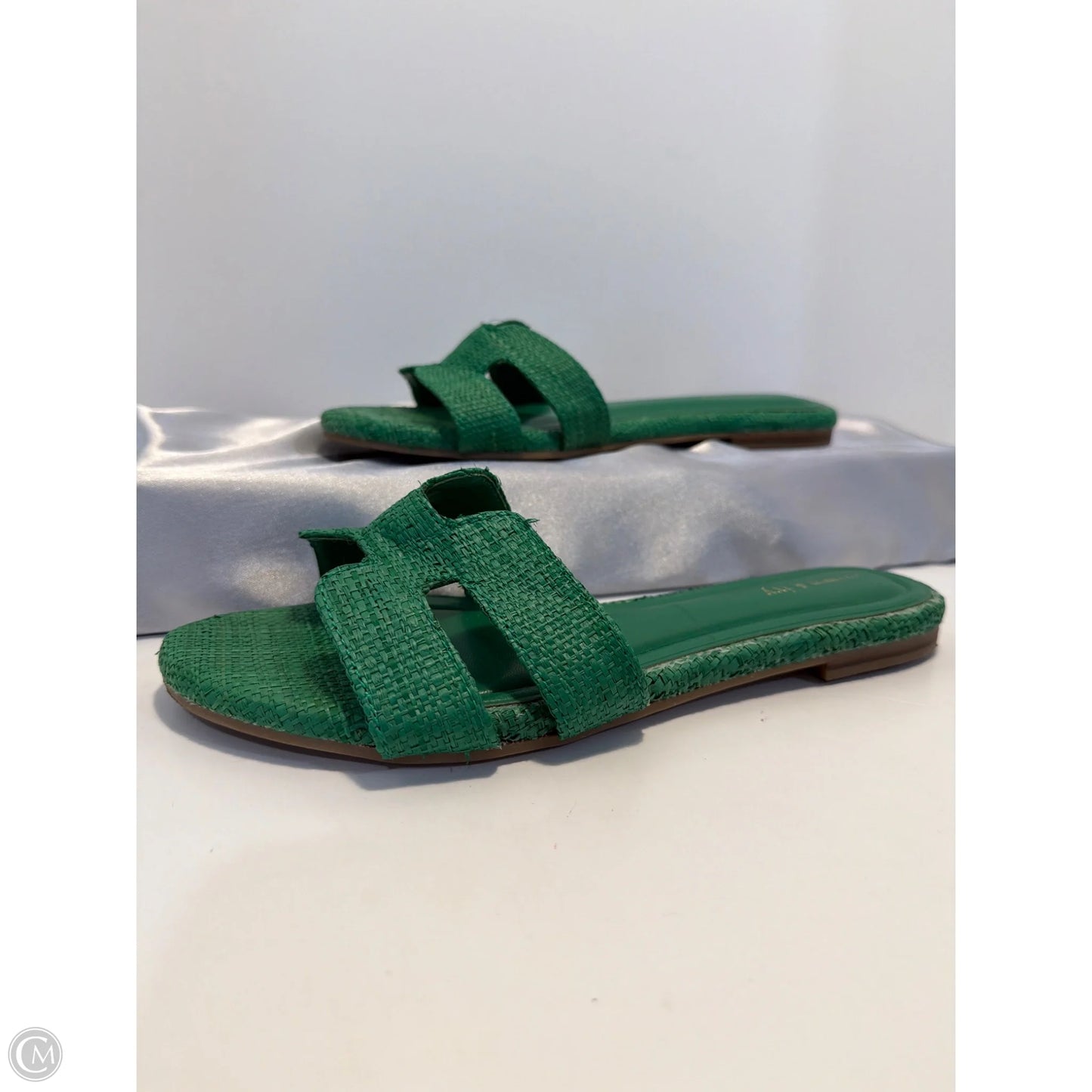 Sandals Flats By Crown And Ivy In Green, Size: 8.5