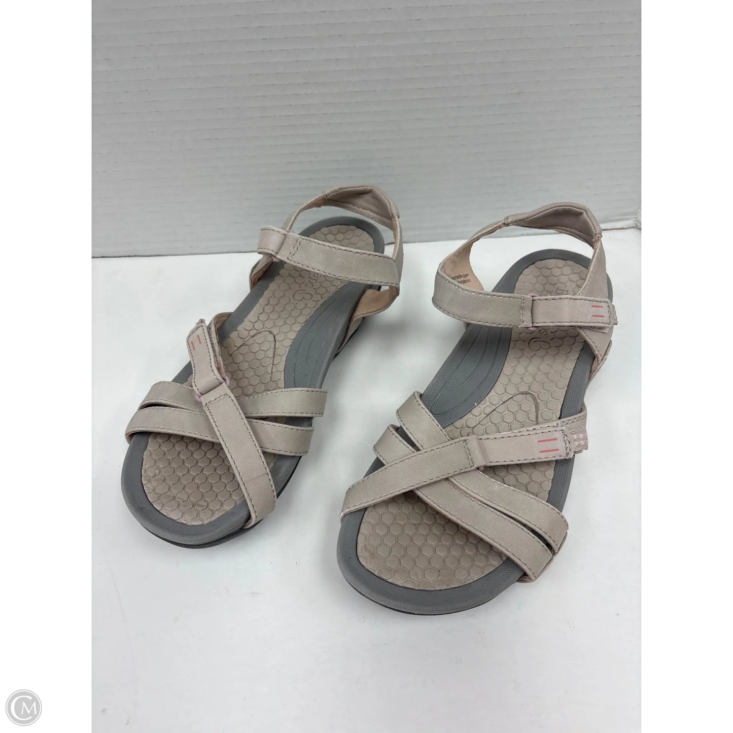 Sandals Flats By Bare Traps In Tan, Size: 7.5