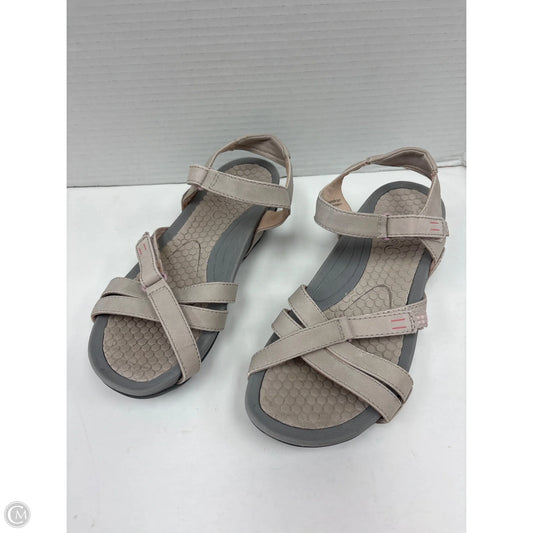 Sandals Flats By Bare Traps In Tan, Size: 7.5