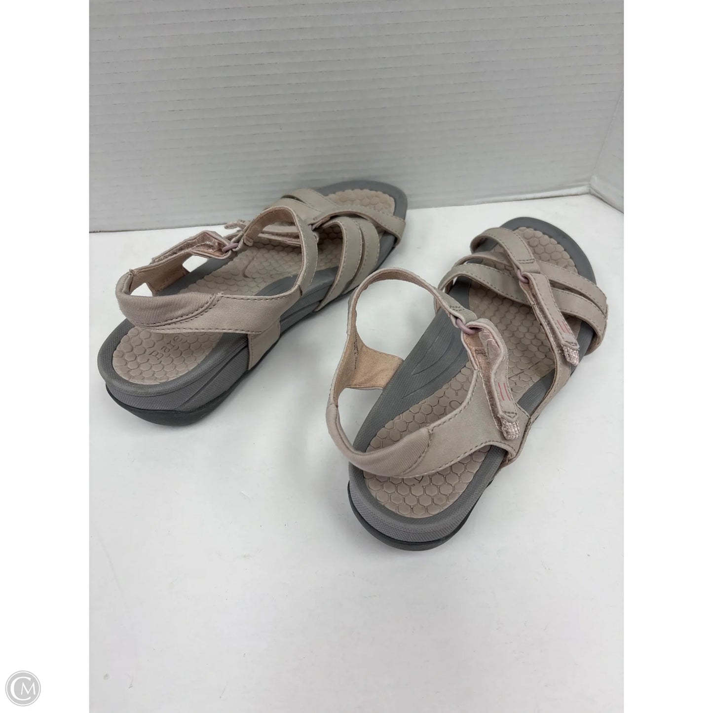 Sandals Flats By Bare Traps In Tan, Size: 7.5
