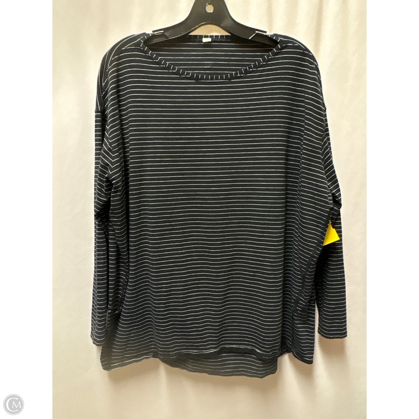 Athletic Top Long Sleeve Crewneck By Lululemon In Black & White, Size: L