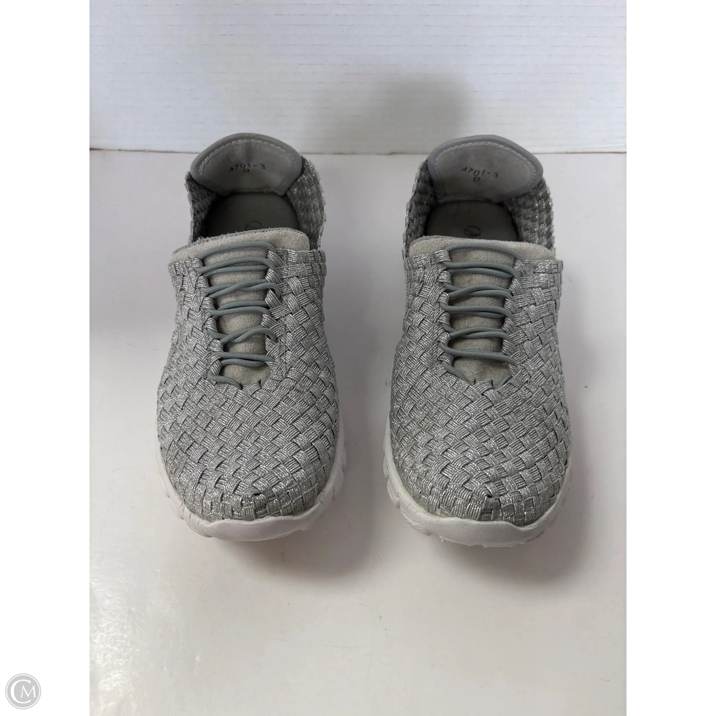 Shoes Athletic By Clothes Mentor In Grey, Size: 9
