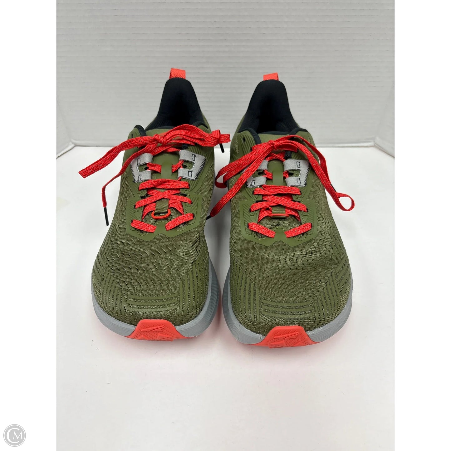 Shoes Sneakers By Clothes Mentor In Green, Size: 10.5