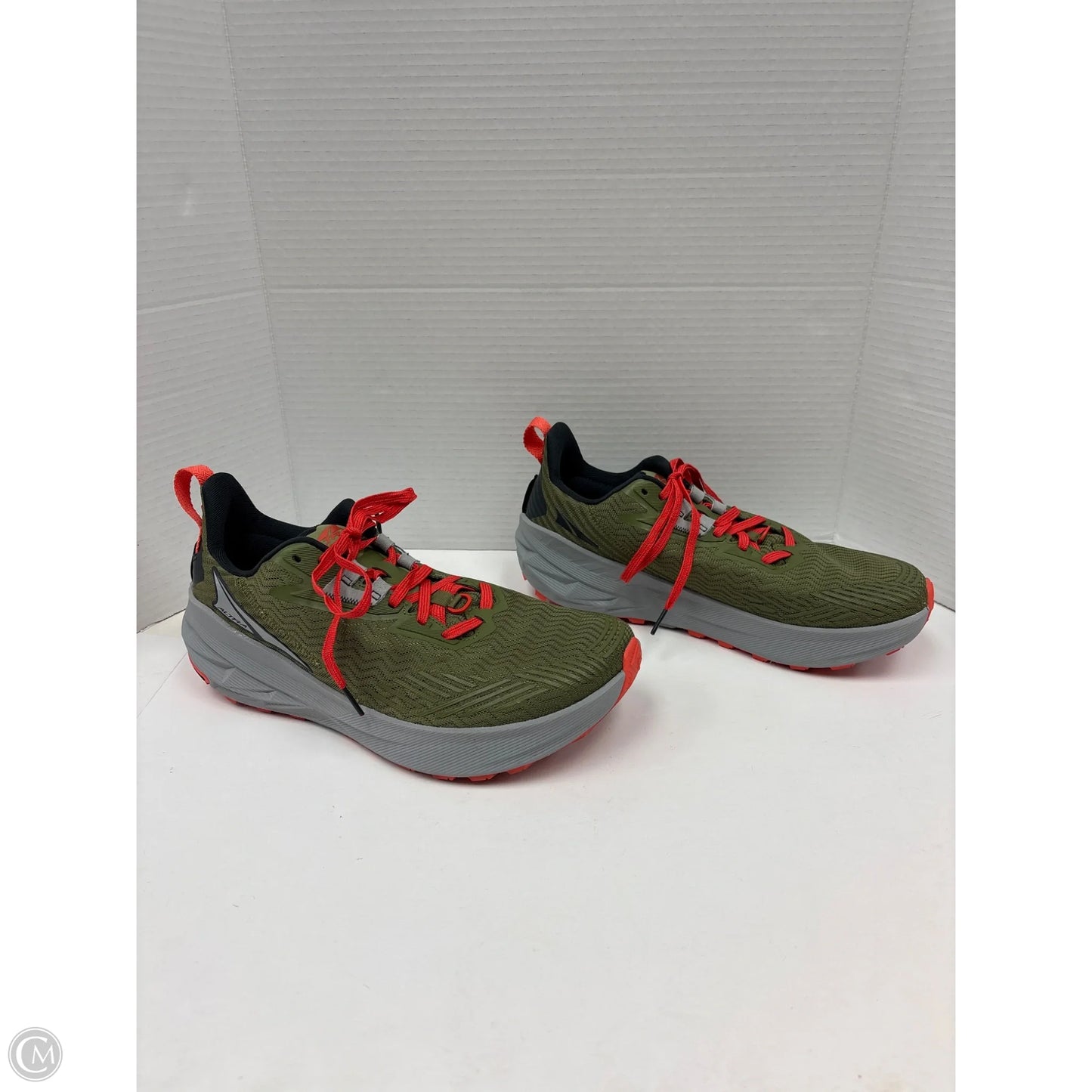 Shoes Sneakers By Clothes Mentor In Green, Size: 10.5