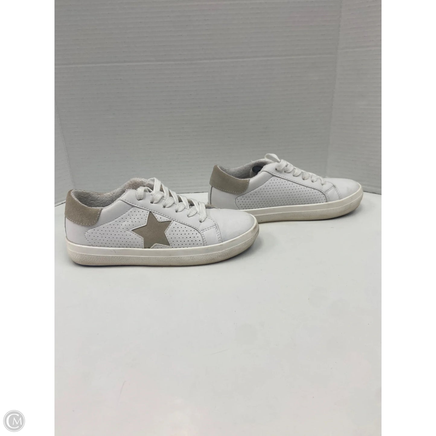 Shoes Sneakers By Steve Madden In White, Size: 5.5