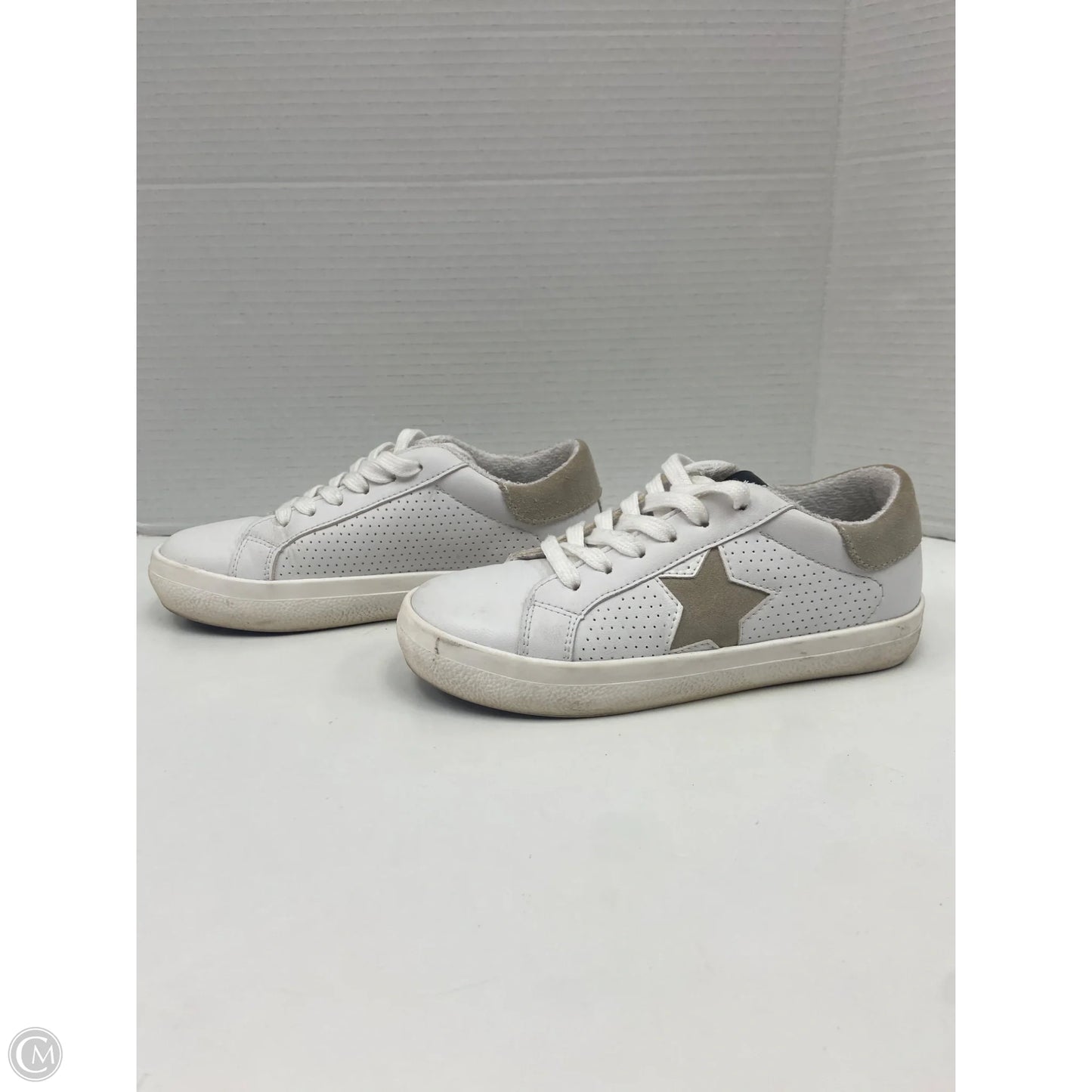 Shoes Sneakers By Steve Madden In White, Size: 5.5