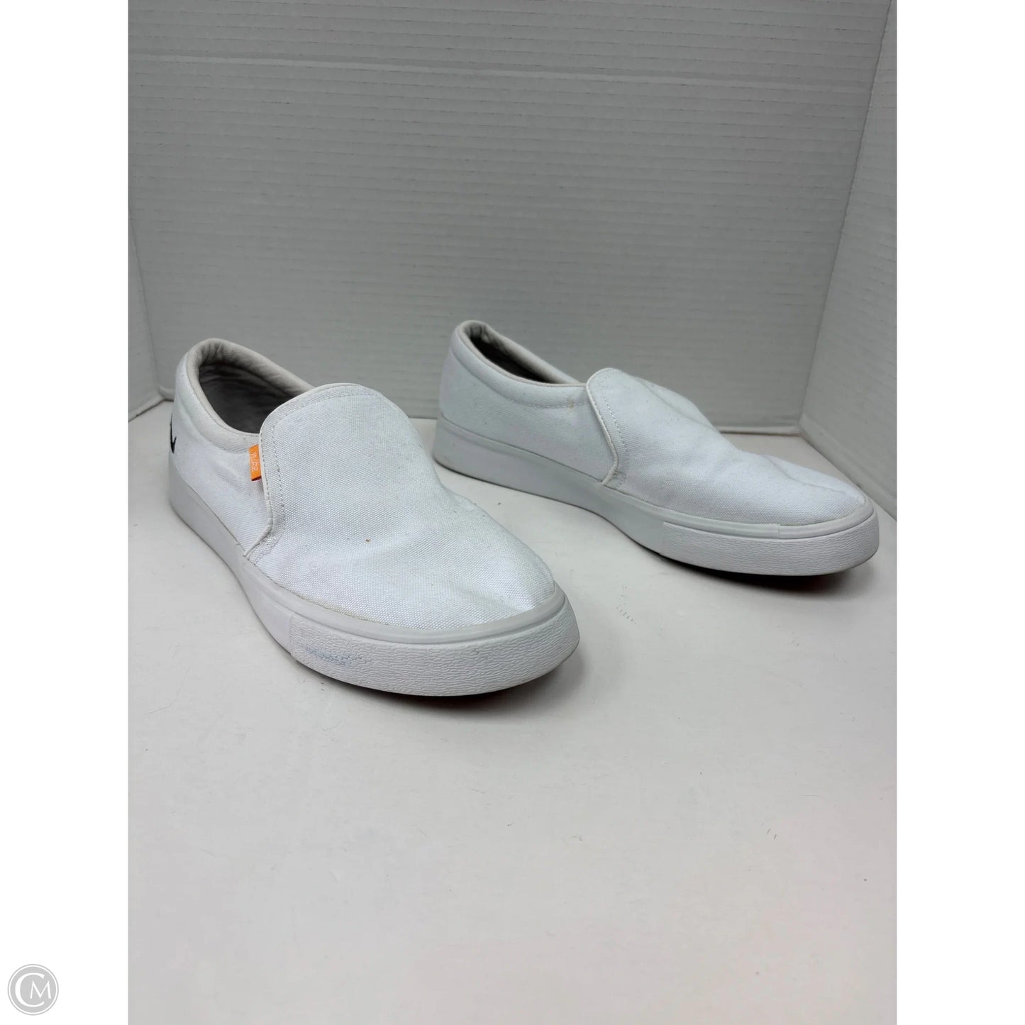 Shoes Sneakers By Nike In White, Size: 9.5